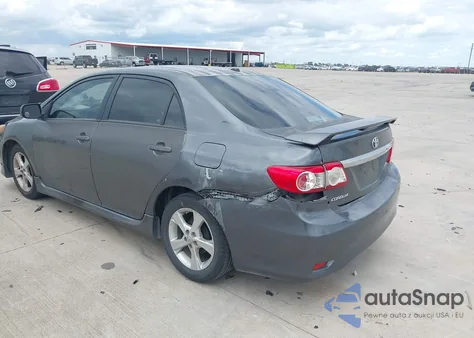 2011 Toyota Corolla S z USA, uszkodzony, nr VIN 2T1BU4EE5BC713106
